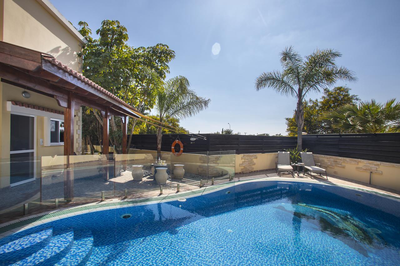 Ayia Napa Tropical Beach Villa ภายนอก รูปภาพ