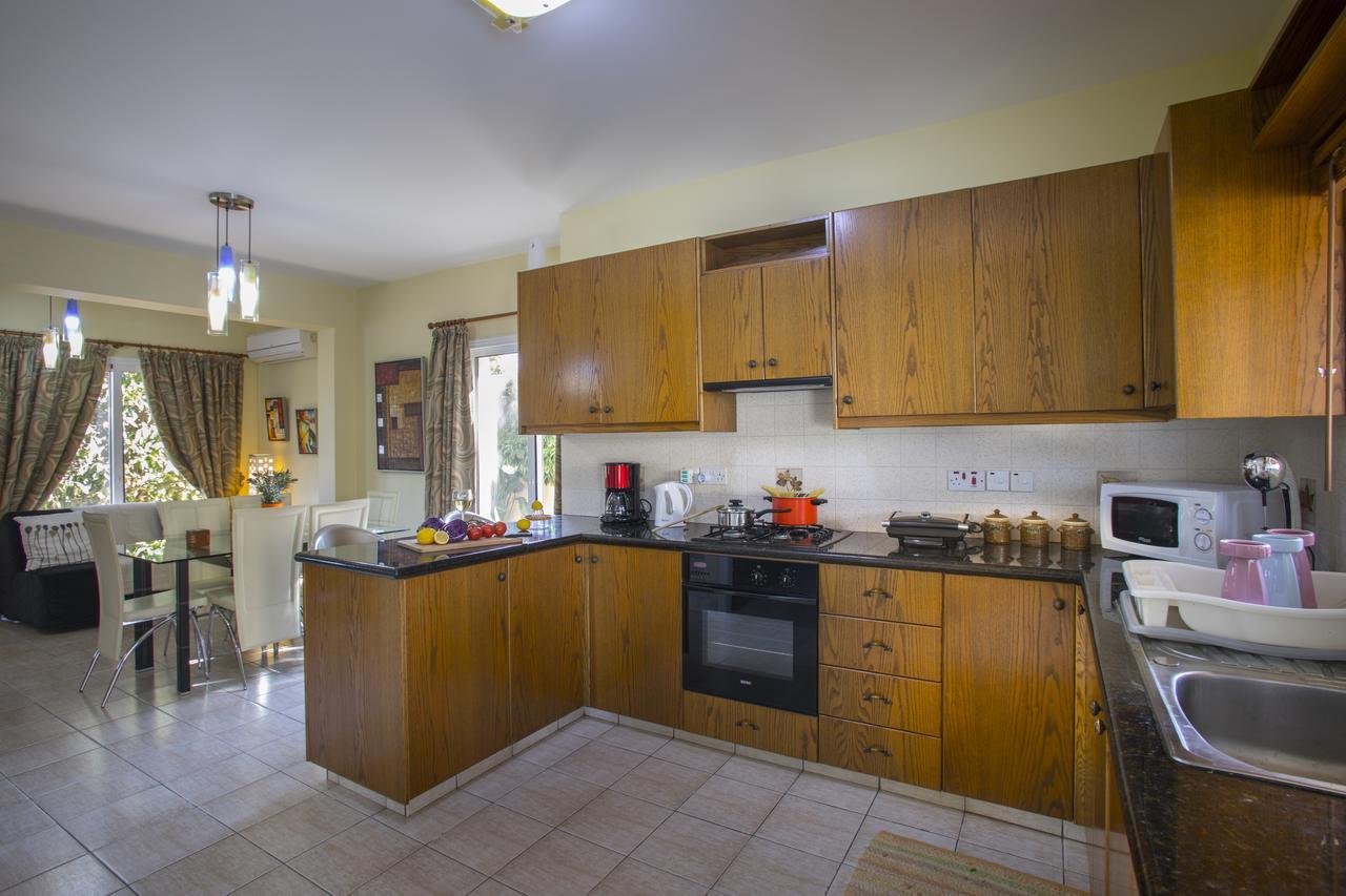 Ayia Napa Tropical Beach Villa ภายนอก รูปภาพ