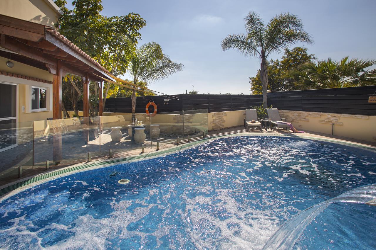 Ayia Napa Tropical Beach Villa ภายนอก รูปภาพ