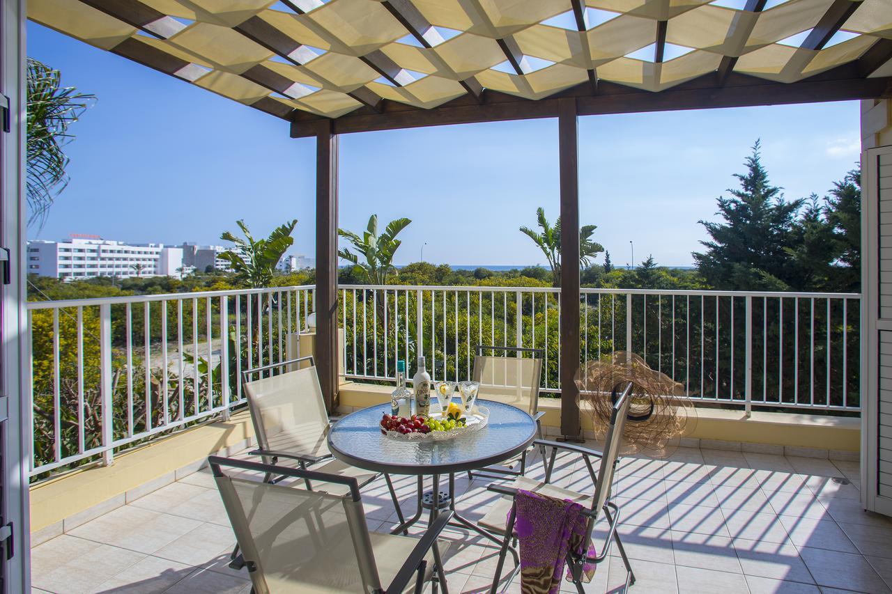 Ayia Napa Tropical Beach Villa ภายนอก รูปภาพ
